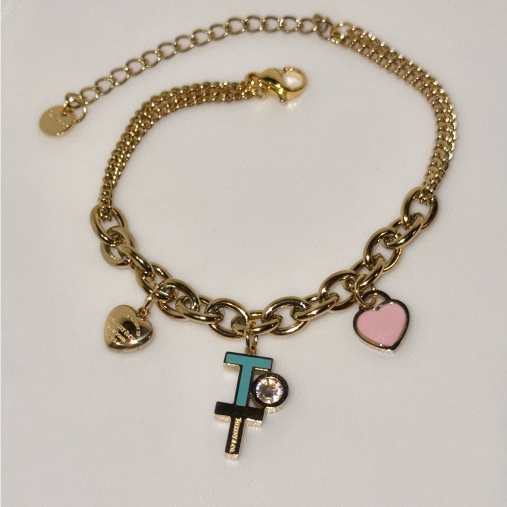 Gold T Charm Bracelet - Picture 5 of 5